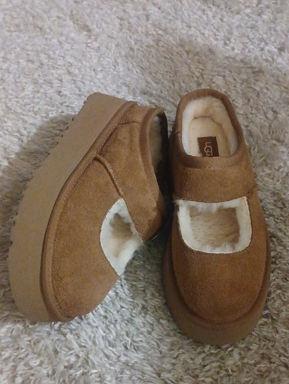 NWOT UGG SHOES